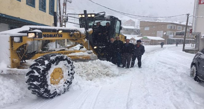 Maçka Belediyesi karla mücadele çalışmaların başladı