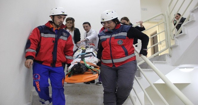 400 yataklı devlet hastanesinde 6.5’luk deprem tatbikatı