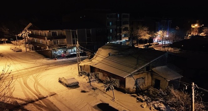 Patnos’ta kar yağışı hayatı olumsuz yönde etkiliyor