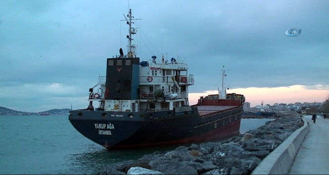Kartal&#039;da karaya oturan gemiler kurtarılmayı bekliyor