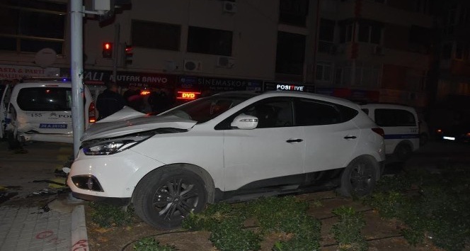 İzmir’de trafik kazası: 2’si polis 5 yaralı