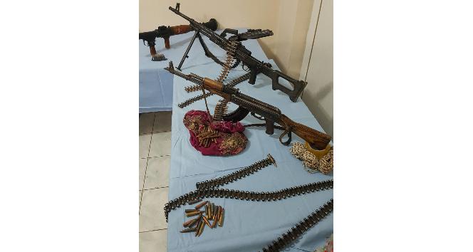 Hakkari’de PKK’ya ait çok sayıda silah ve mühimmat ele geçirildi