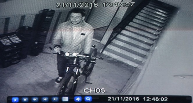 (Özel haber) Serinkanlı hırsız babanın oğluna hediye aldığı bisikleti çaldı