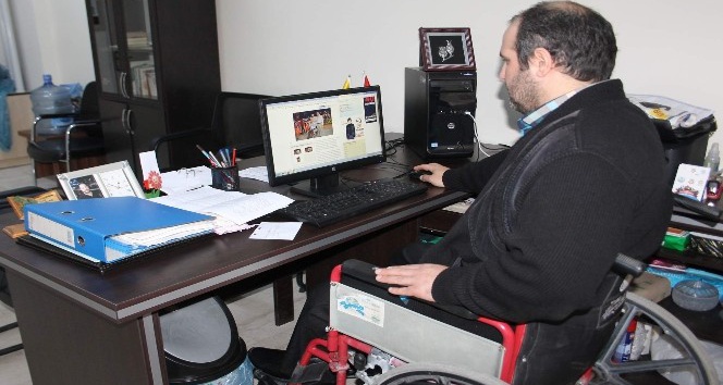 Sosyal medya uzmanı engelli genç, ’Dolarınızı bozdurun’ çağrısını Türkiye gündemine taşıdı