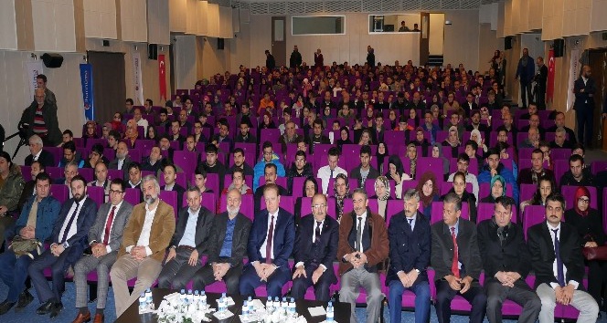 Trabzon’da “15 Temmuz ve Yeniden Diriliş” konferansı gerçekleştirildi