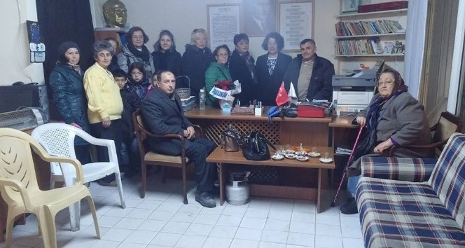 Burhaniye’de CHP’li kadınlar engellileri ziyaret etti