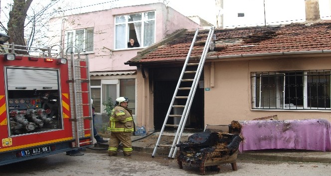 Bandırma’da ev yangını