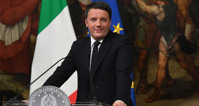 İtalya Başbakanı Renzi istifasını erteledi