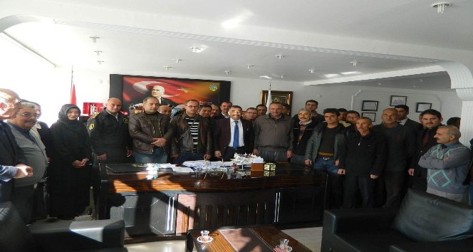 Çiçekdağı Belediyesi Personelinden Başkan Deniz’e pastalı doğum günü sürprizi