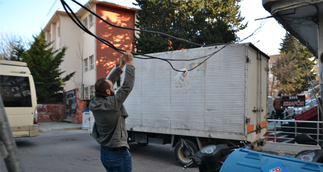 Avcılar&#039;da mahallelinin kablo çilesi