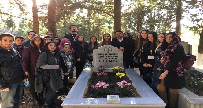 Çanakkale’nin tek kadın milletvekili Zekiye Gülsen mezarı başında anıldı