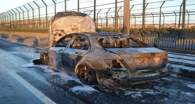 Haliç Köprüsü’nde otomobil alev alev yandı