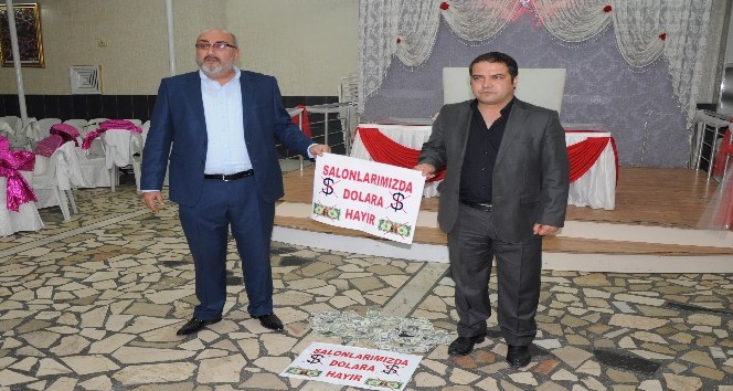 Dolar yakıp Cumhurbaşkanı Erdoğan’a destek verdiler