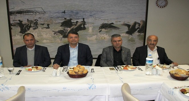 Başkan Turgut, iş adamları ile yemekte bir araya geldi
