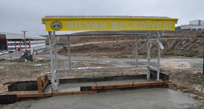 Silvan Belediyesi yeni duraklar yaptı