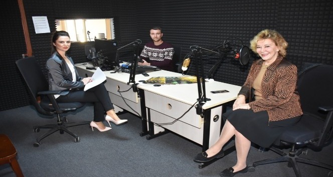 Gülsin Onay piyano günlerini Radyo Mutlu’da paylaştı