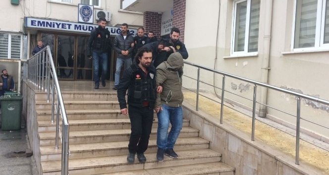 Bursa’da evinde ölü bulunan gence uyuşturucu sattığı iddia edilen 6 kişi gözaltına alındı