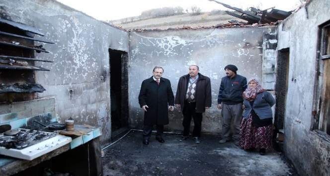 Başkan Şahin, evi yanan aileyi ziyaret etti