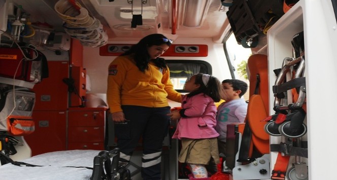“Ambulansa Yol Ver, Hayata Yol Ver” kampanyası devam ediyor