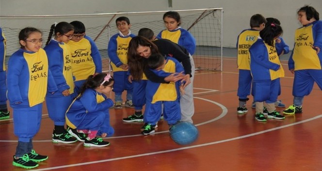 Görme engelli çocuklar ‘Goalball’ ile tanıştı