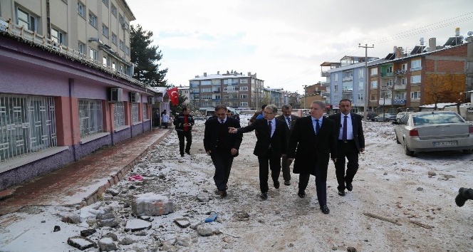 Vali Gül, Numune Hastanesi’ndeki yıkım çalışmalarını inceledi