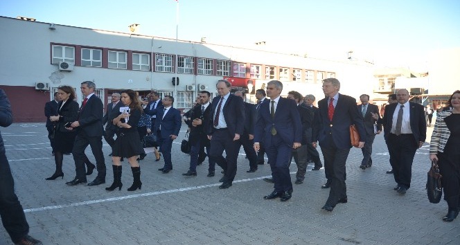 AB büyükelçileri Suriyeli öğrencileri ziyaret etti