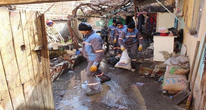 Pamukkale Belediyesi’nden  çöp ev seferberliği