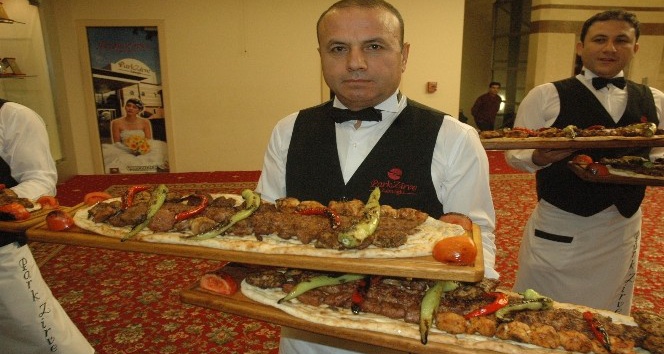 Bakan Çelik’ten Avrupa Birliği büyükelçilerine Adana kebabı