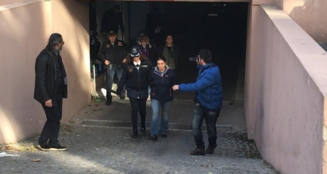 İzmir&#039;de yakalanan 2 kadın terörist tutuklandı