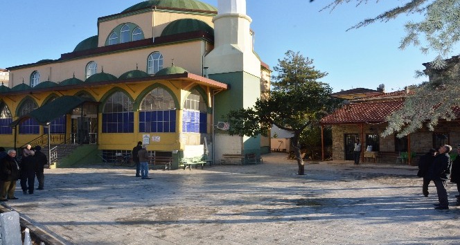 42 Evler Merkez Camii’ne çevre düzenlemesi yapıldı