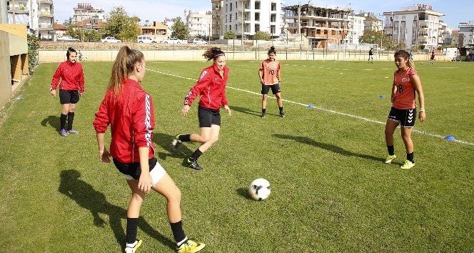 Döşemaltı Kadın Futbol takımı Adana İdman Yurdunu konuk ediyor