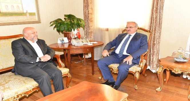 Hak-İş Genel Başkanı Arslan Vali Karaloğlu’nu ziyaret etti