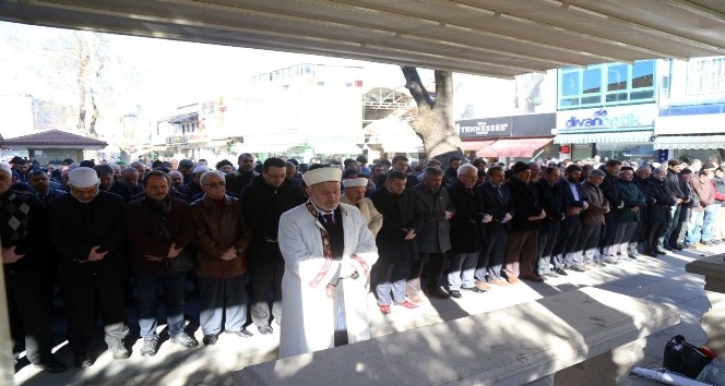 Halep’te katledilen siviller için Sakarya’da gıyabi cenaze namazı kılındı