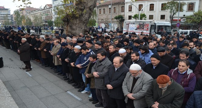 Suriye’de hayatını kaybedenler için Trabzon’da gıyabi cenaze namazı kılındı