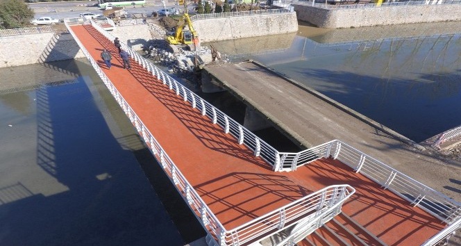 Sarıdere yaya köprüsü tamamlandı