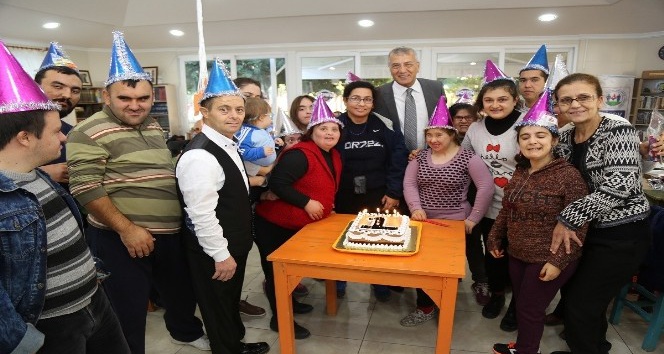 Mezitli Down Cafe birinci yaşını kutladı