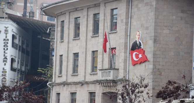 Giresun’da bayraklar yarıya indirildi