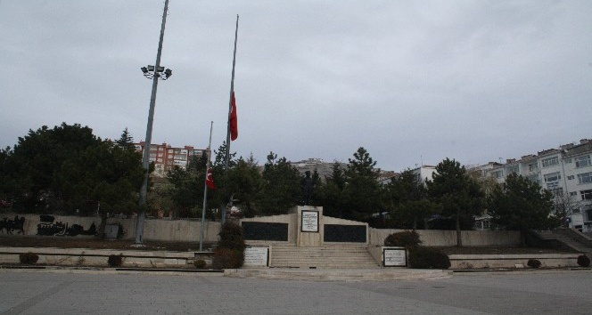 Yozgat’ta milli yas nedeniyle bayraklar yarıya çekildi