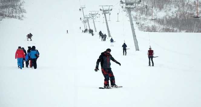 Kış turizminin parlayan yıldızı Ovacık’ta kayak sezonu açıldı