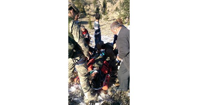 Ağaçtan düşerek ağır yaralanan şahıs askeri helikopterle hastaneye kaldırıldı