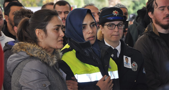Karnında bebeği, üstünde üniforması ile şehidini uğurladı