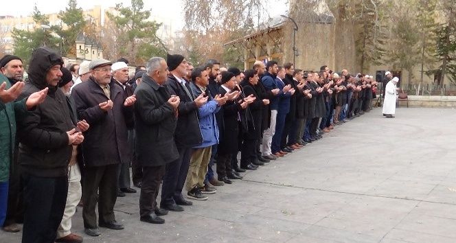 İstanbul şehitleri için Karaman’da gıyabi cenaze namazı kılındı