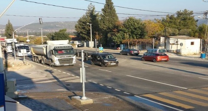 Milas’ta ölüm kavşağı ışıklandırıldı