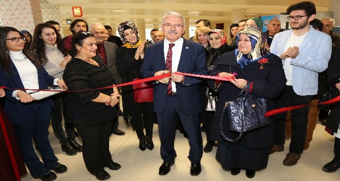 Bozok Üniversitesi kermes ve sergi düzenledi