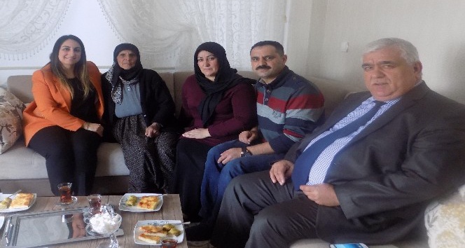 Vali Aykut Pekmez’in eşinden şehit ailelerine ziyaret