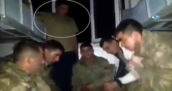 Şehit erin arkadaşlarıyla birlikte türkü söylediği video yürek dağladı