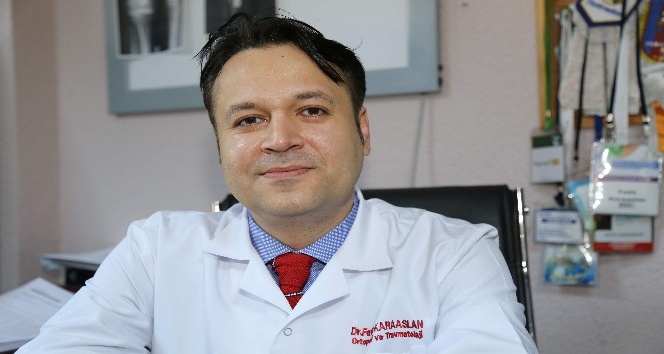 Karlı  ve buzlu zeminde elleriniz cepte yürümeyin