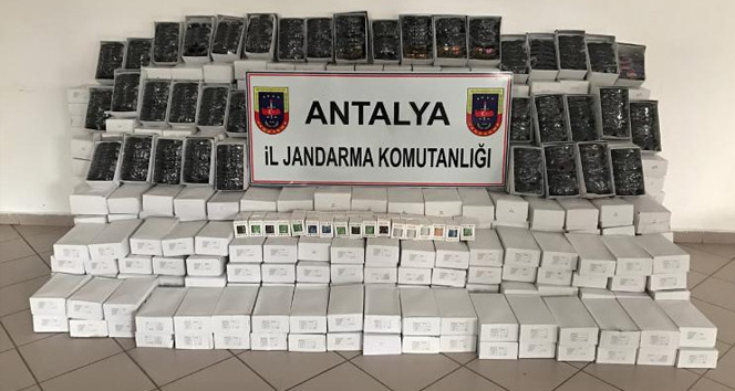 Antalya&#039;da kaçak güneş gözlüğü operasyonu
