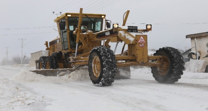 Karaman’da köy yollar ulaşıma kapandı, okul tatili uzatıldı