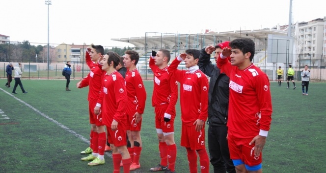 Genç futbolculardan şehide ‘selam’